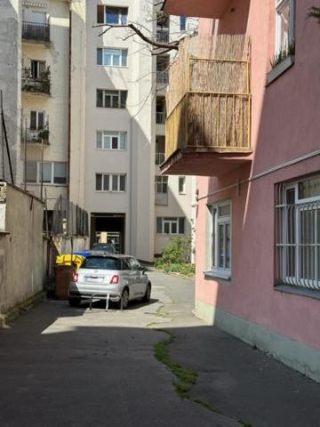 Sunny House One Apartment Братислава Екстериор снимка